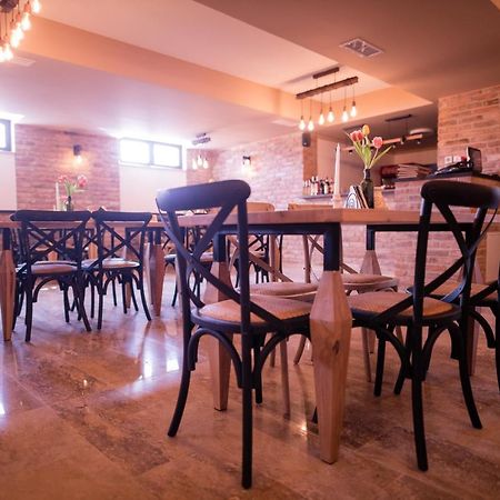 Martini Restaurant & Cazare Sebesel Eksteriør bilde