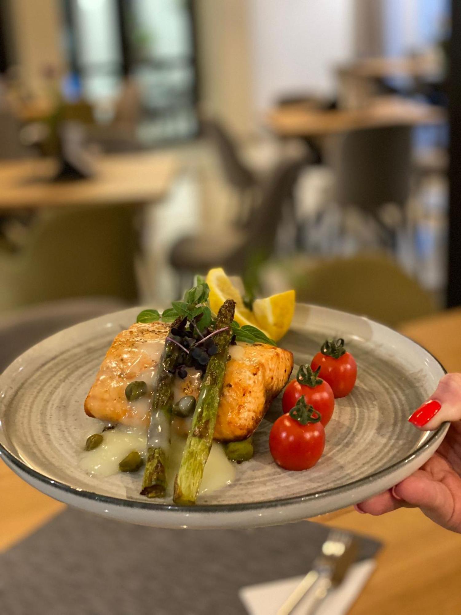 Martini Restaurant & Cazare Sebesel Eksteriør bilde